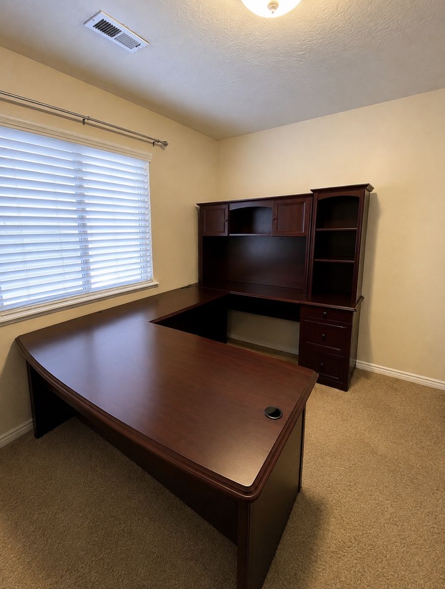 Execurive L-Shaped Home Office Desk with Hutch & Storage – Excellent Condition