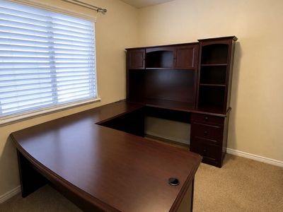 Execurive L-Shaped Home Office Desk with Hutch & Storage – Excellent Condition