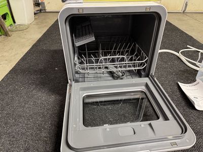 Counter-top dish washer