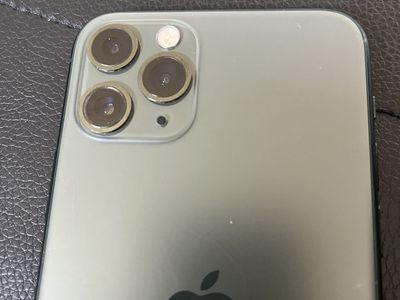Apple iPhone 11 Pro . Unlocked - Midnight Green