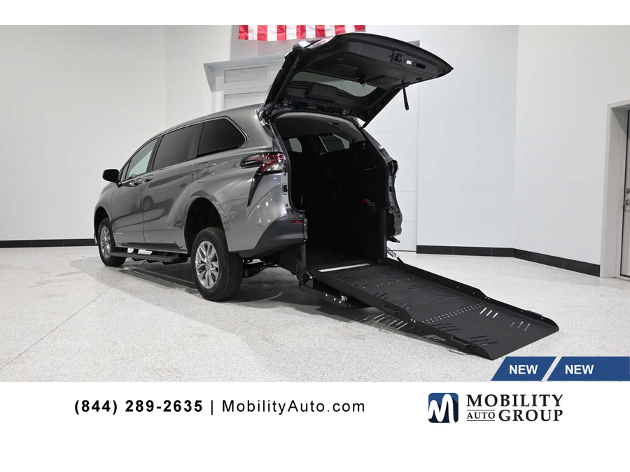 2026 Toyota Sienna LE 8-Passenger
