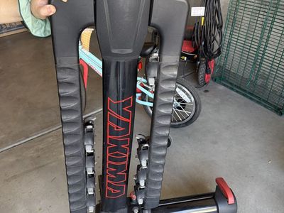Yakima Fullswing Bike Rack - Hitch Mount, 4 Bike Capacity, Black, very good Condition