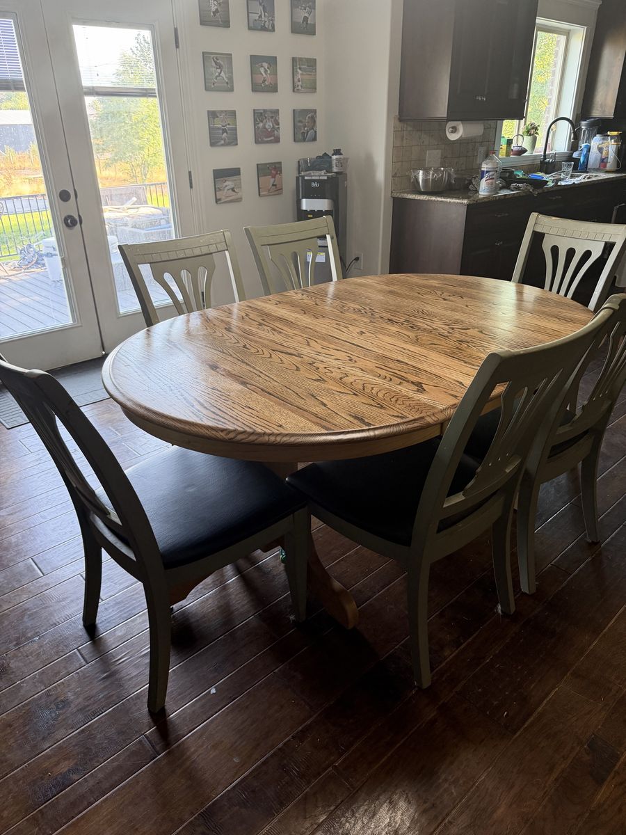 Oak Dinning Room Table