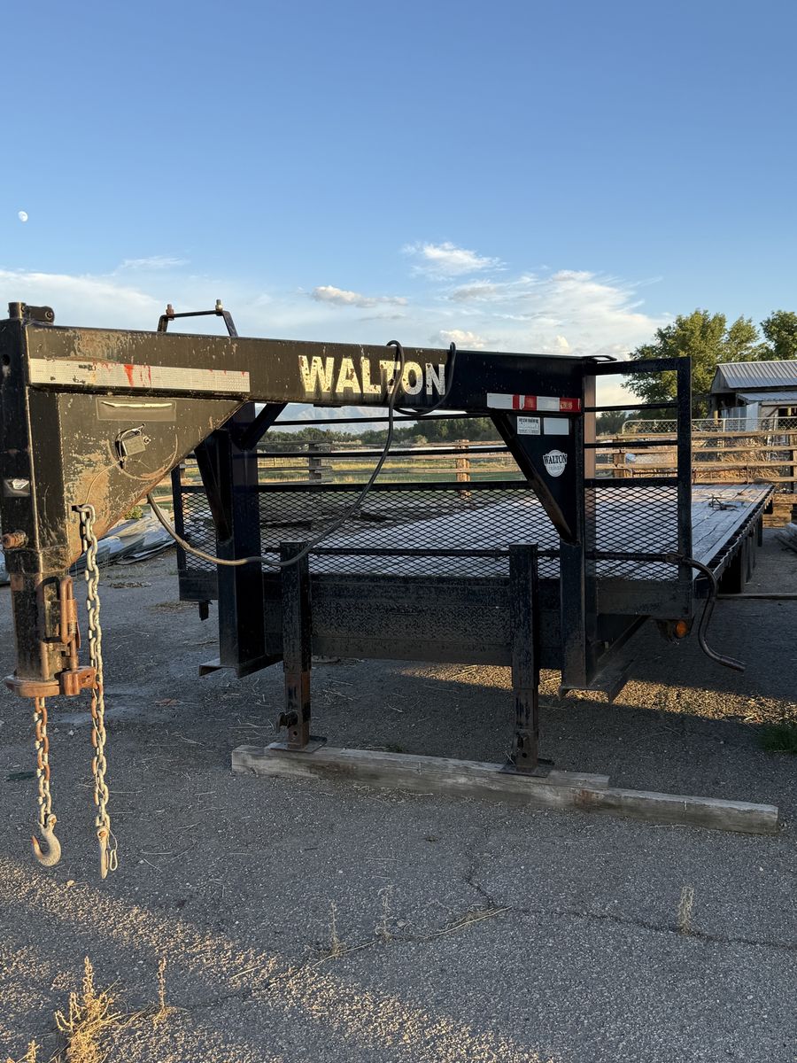 Walton Flatbed Gooseneck Deckover Trailer