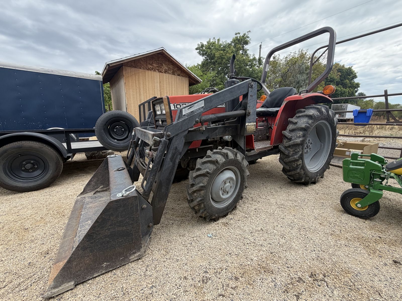 Massey Ferguson 1020 4x4 Compact Utility Tractor with Front End Loader 