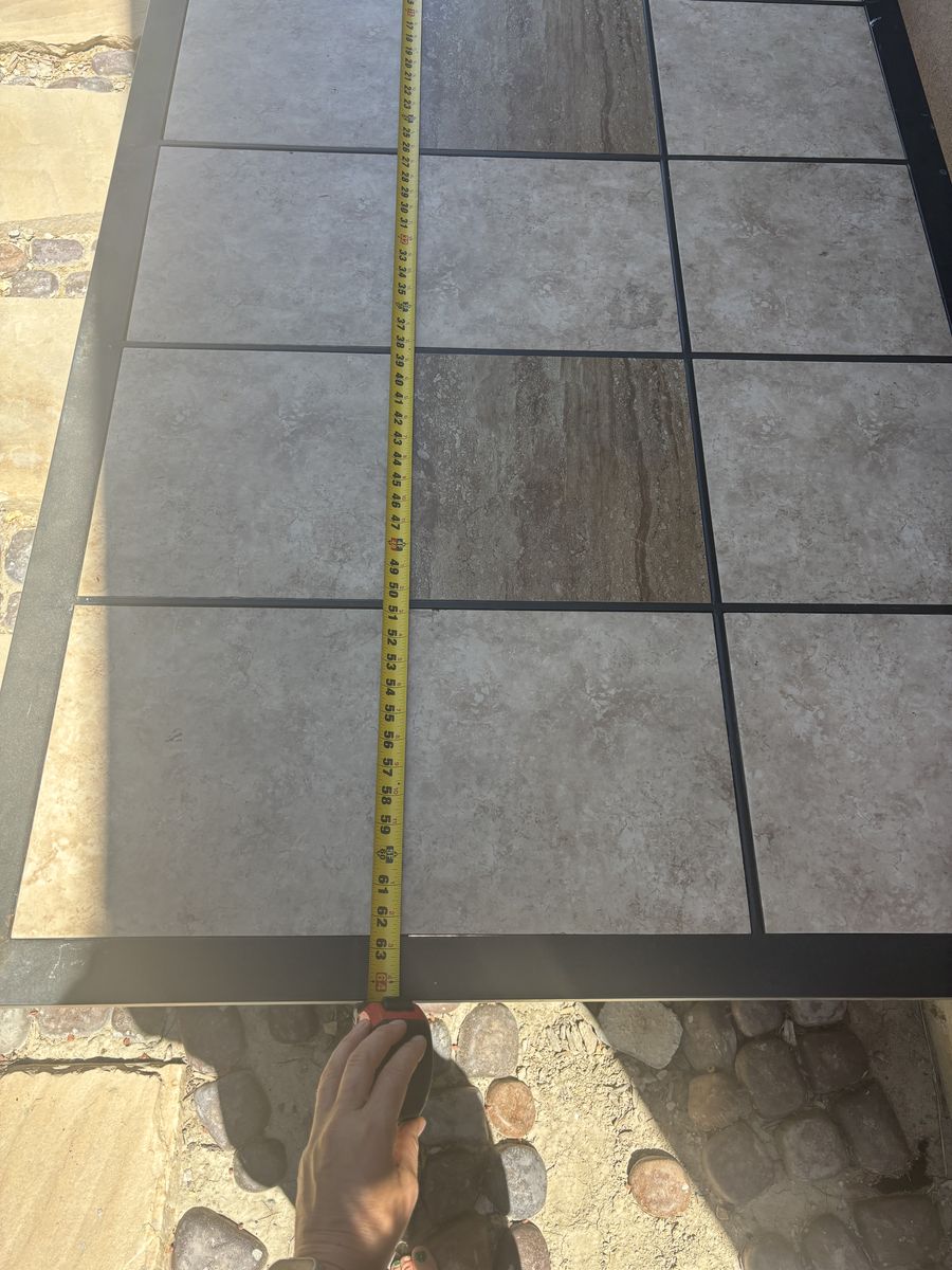 Outdoor table + chairs (6)