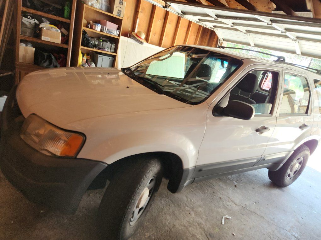 2004 Ford Escape 