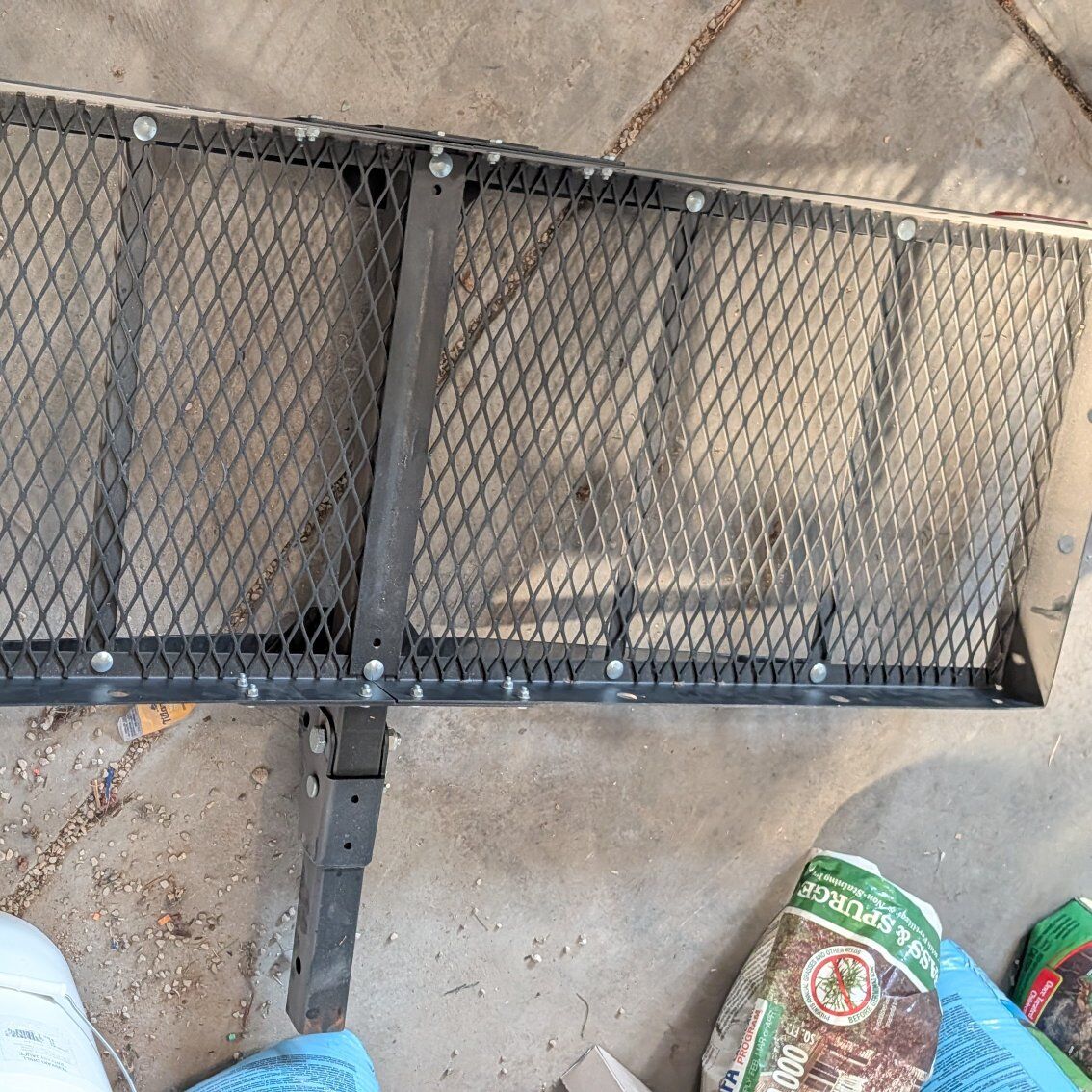 hitch mount cargo carrier