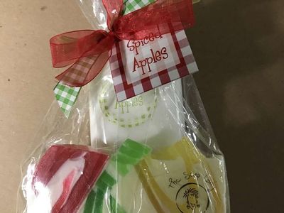 The Soap Lady Spiced Apples Gift Set includes 8 oz. Crisp Apples Lotion, New