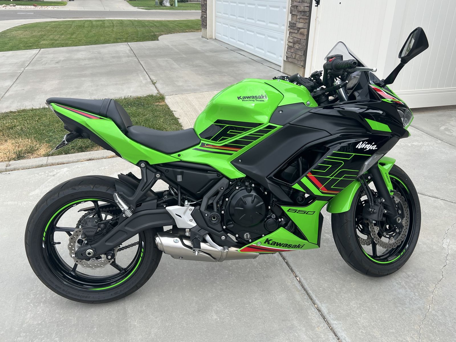 2024 Kawasaki Ninja 650 KRT ABS