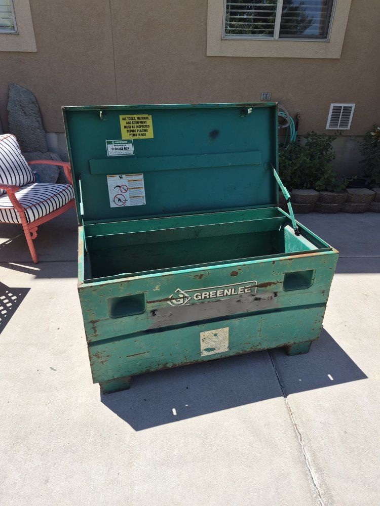 4'x2' GREENLEE Jobsite Tool Box / Gang Box / Contractor Storage Chest - Heavy Duty
48"long x 24"wide x 27-1/2"tall