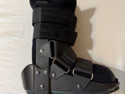 Small medical walking boot