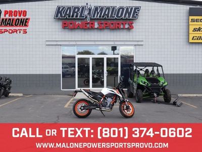 2021 KTM 890 Duke R - UK05944-C