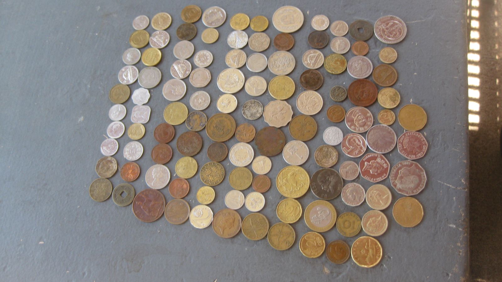 Foreign coin lot, 118 total