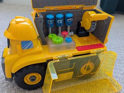 CAT Junior Crew Fix-It Phillip toy truck/construction play set