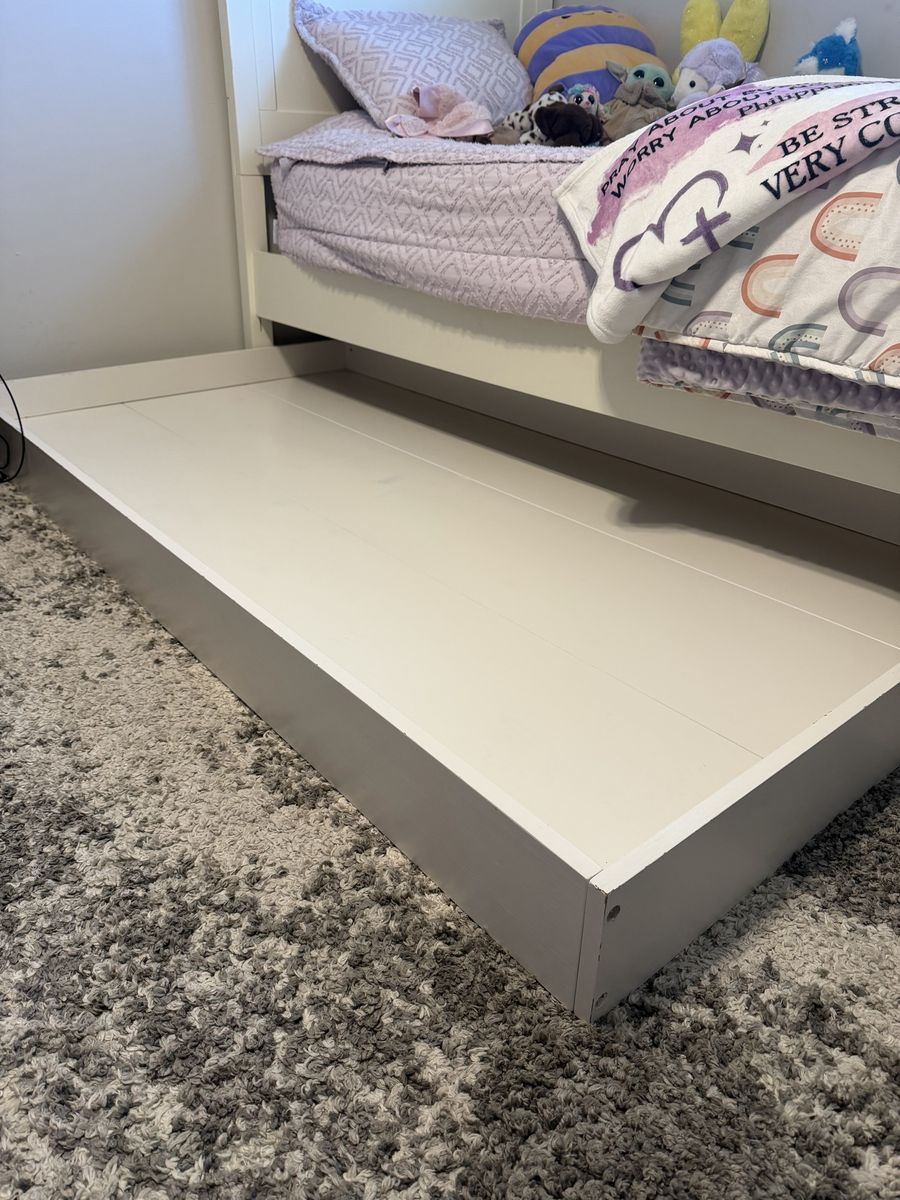 Pottery Barn Under Bed Trundle 