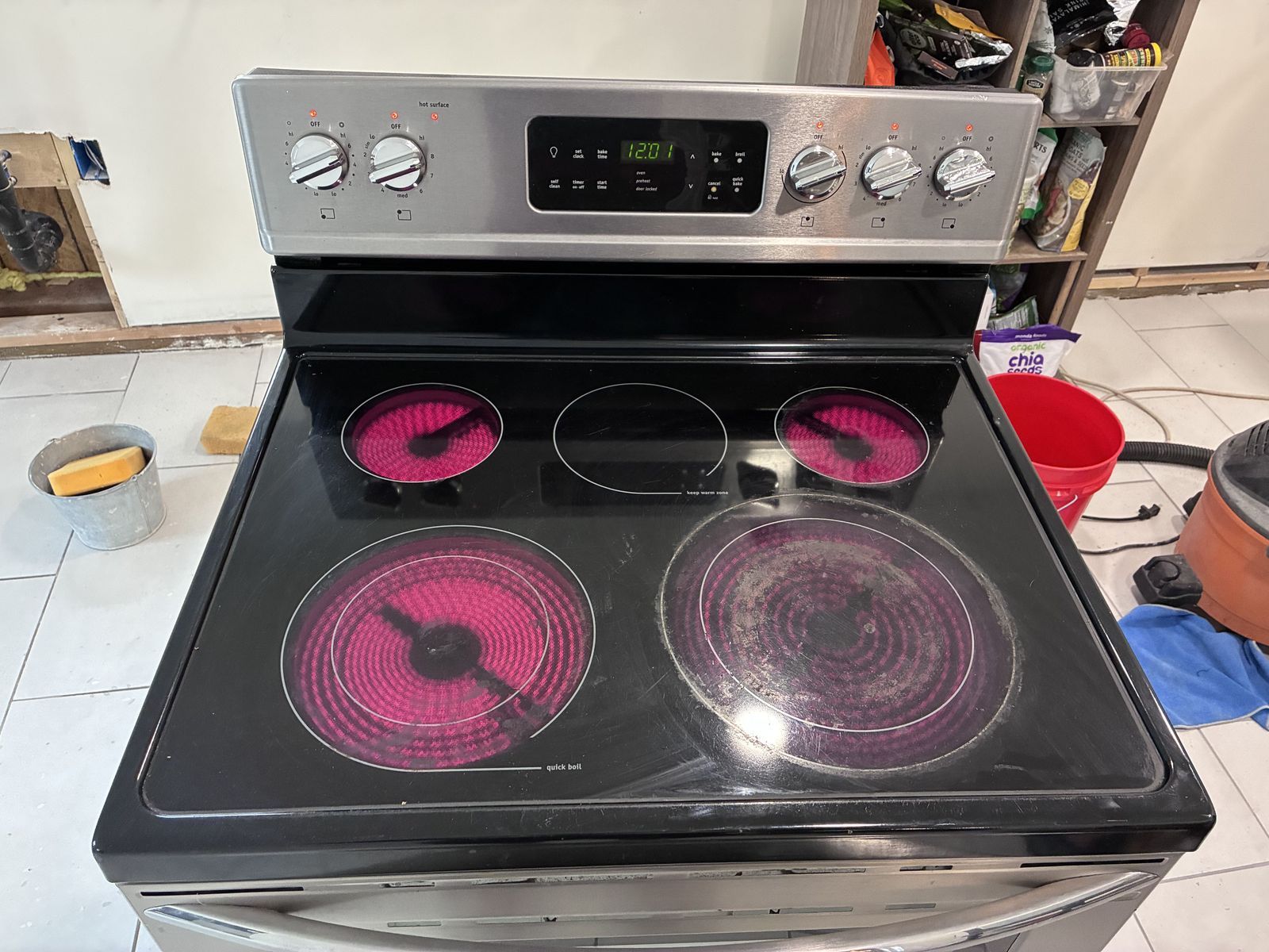 Frigidaire Electric Range / Oven - Clean, Works Great