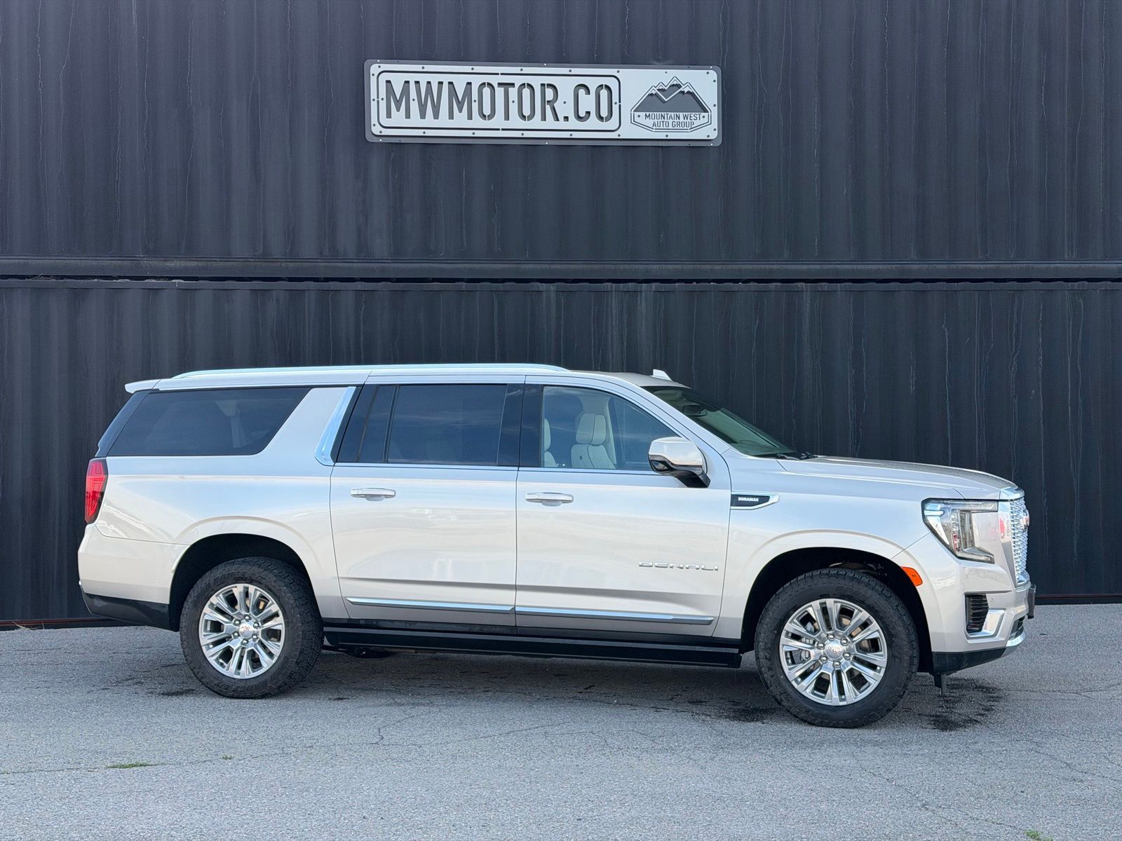 2023 GMC Yukon XL Denali