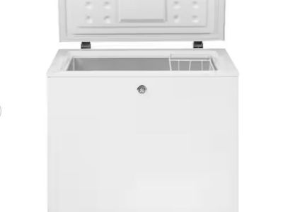 NEW GE Garage Ready White 5.1 cu. ft. Manual Defrost Chest Freezer