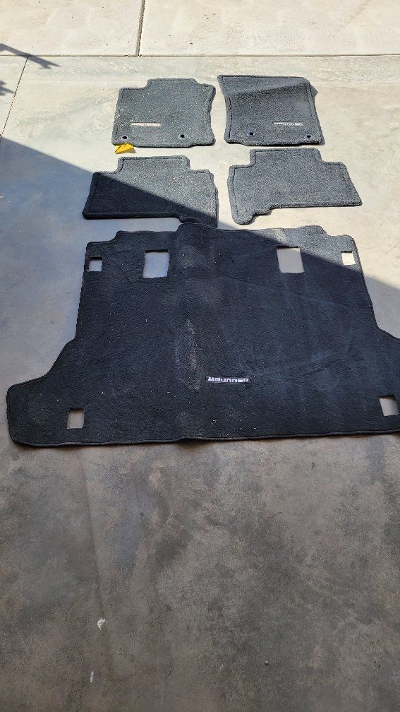 Toyota 4Runner Black Floor Mats (Set of 5) - OEM UsedGood Condition