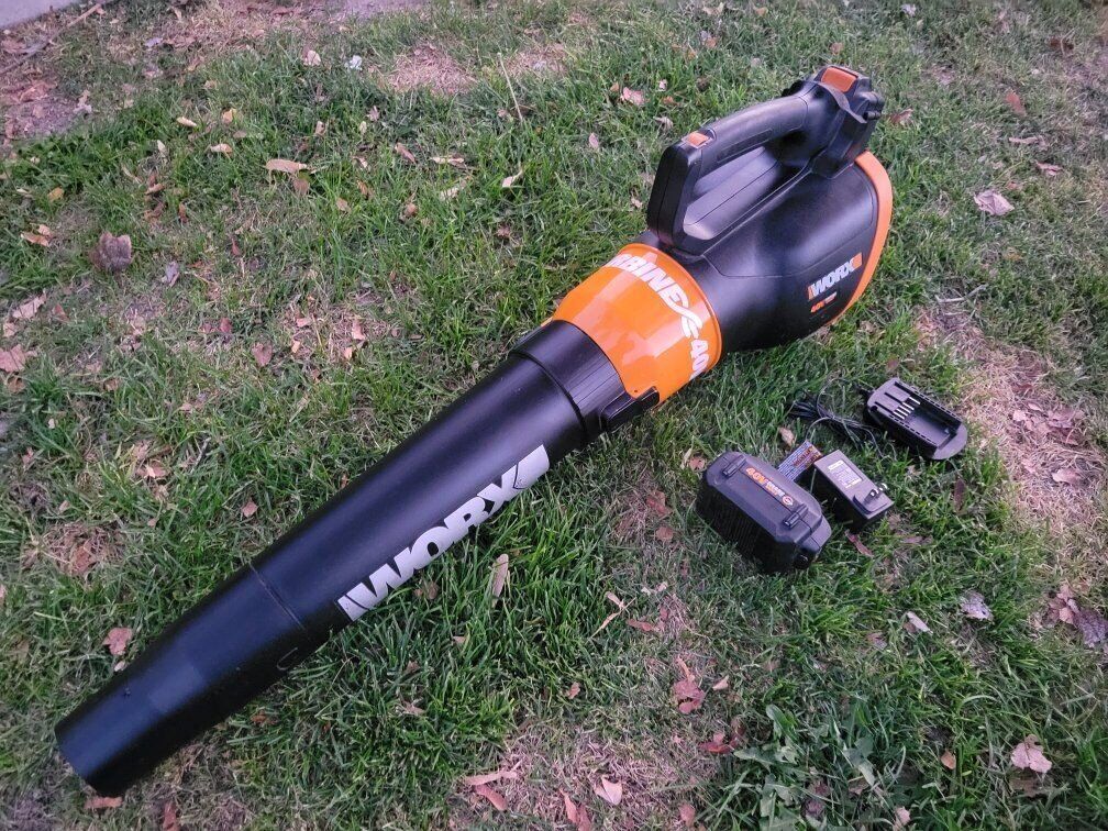 WORX WG580 90 MPH at 340 CFM 40V Battery Powered C