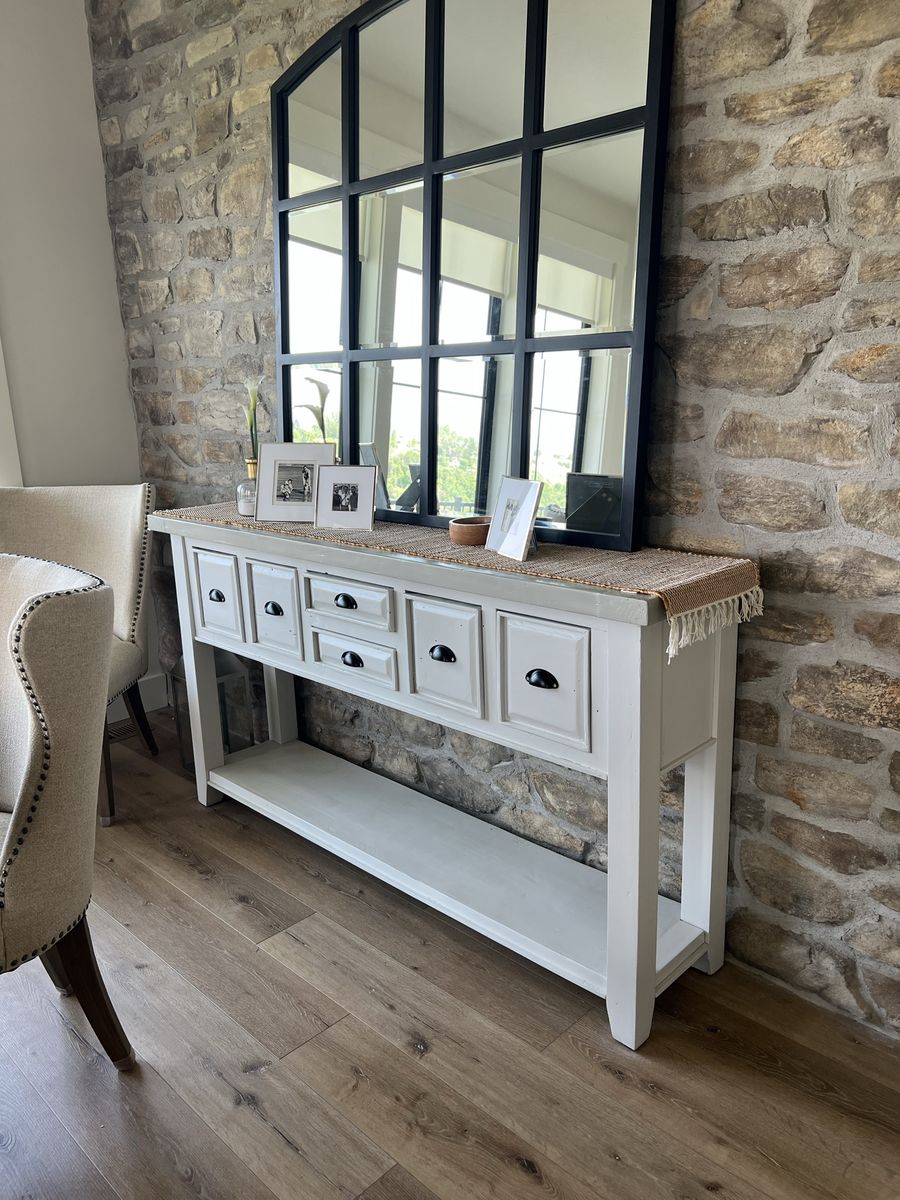 Sturdy and cute side table.
