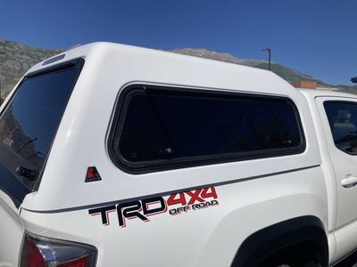LEER Truck Topper Shell for Toyota Tacoma - White, Tinted Windows, Excellent Condition