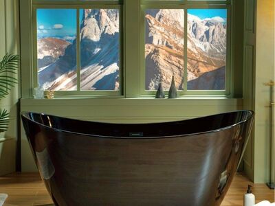 New black acrylic bathtub