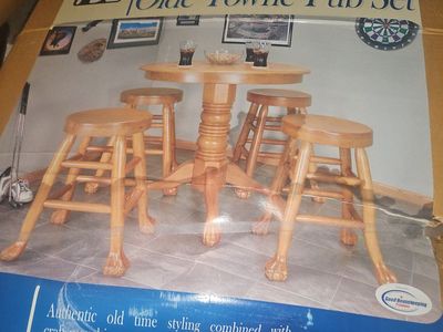 FDL Olde Towne Pub Set 5-Piece Wooden Table and 4 Bar Stools