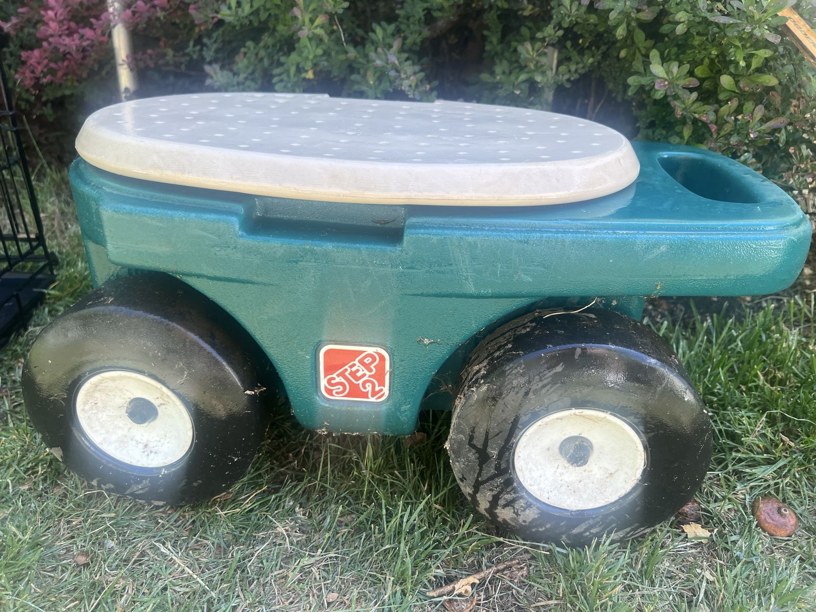 Little Garden Weeder Rollinf Box