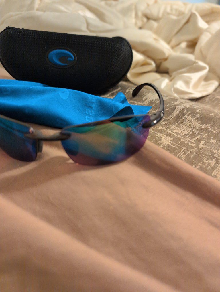 Costa Del Mar Sunglasses with Blue Mirrored Lenses and Case - Excellent Condition 140 obo