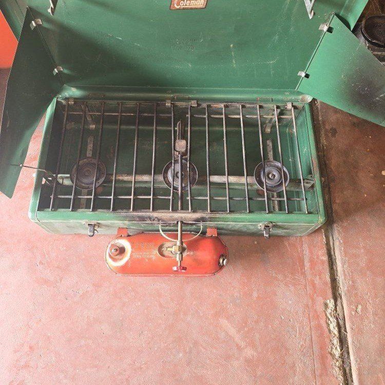 Coleman 426b three burner stove