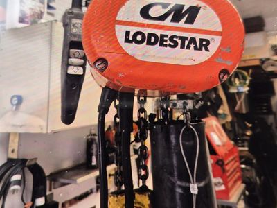 C&M 1 TON LOADSTAR 3 PHASE ELECTRIC CHAIN HOIST WITH PENDANT CHAIN BUCKET TROLLY