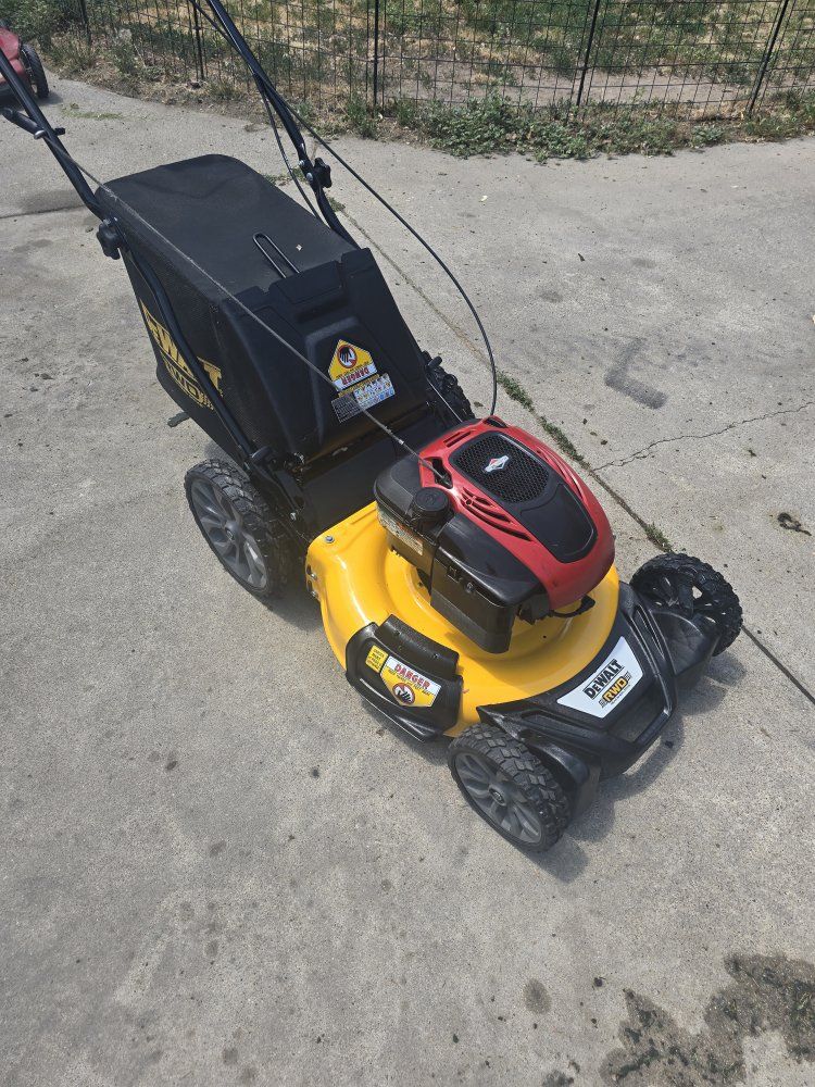 DeWalt self propelled lawn mower