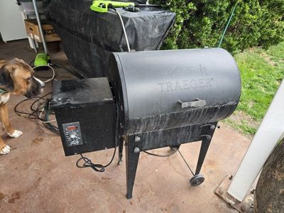 Traeger Pellet Grill / Smoker – Works Great