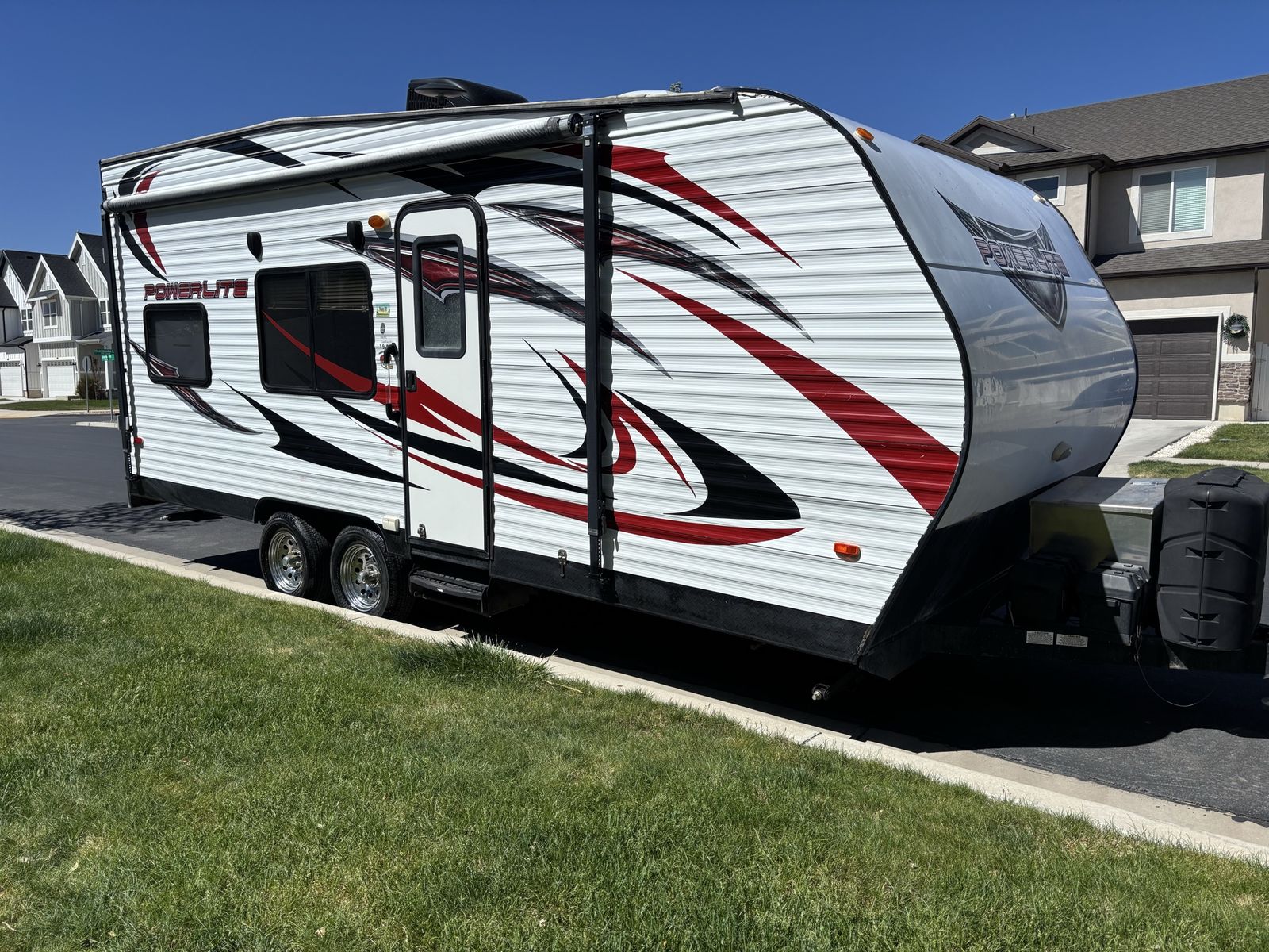 2016 power light toy hauler 24FT sleep 6 very clean