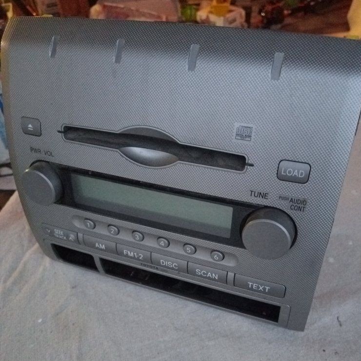 OEM Toyota AM FM CD Player Stereo Head Unit Dash Assembly 2005