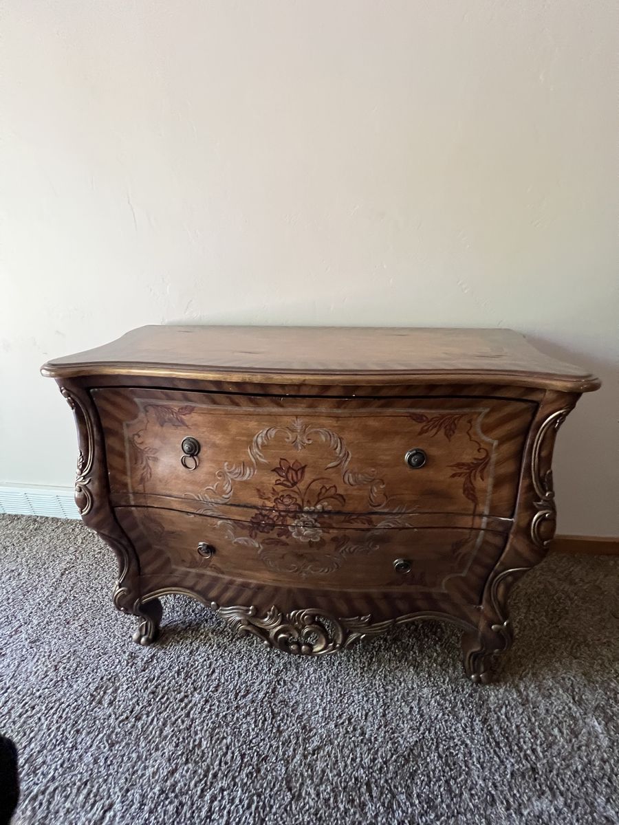 Ornate Wooden Chest of Drawers - Antique Style with Floral Embellishments