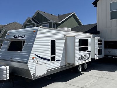 2007 Forest River Salem Travel Trailer – Double Sl