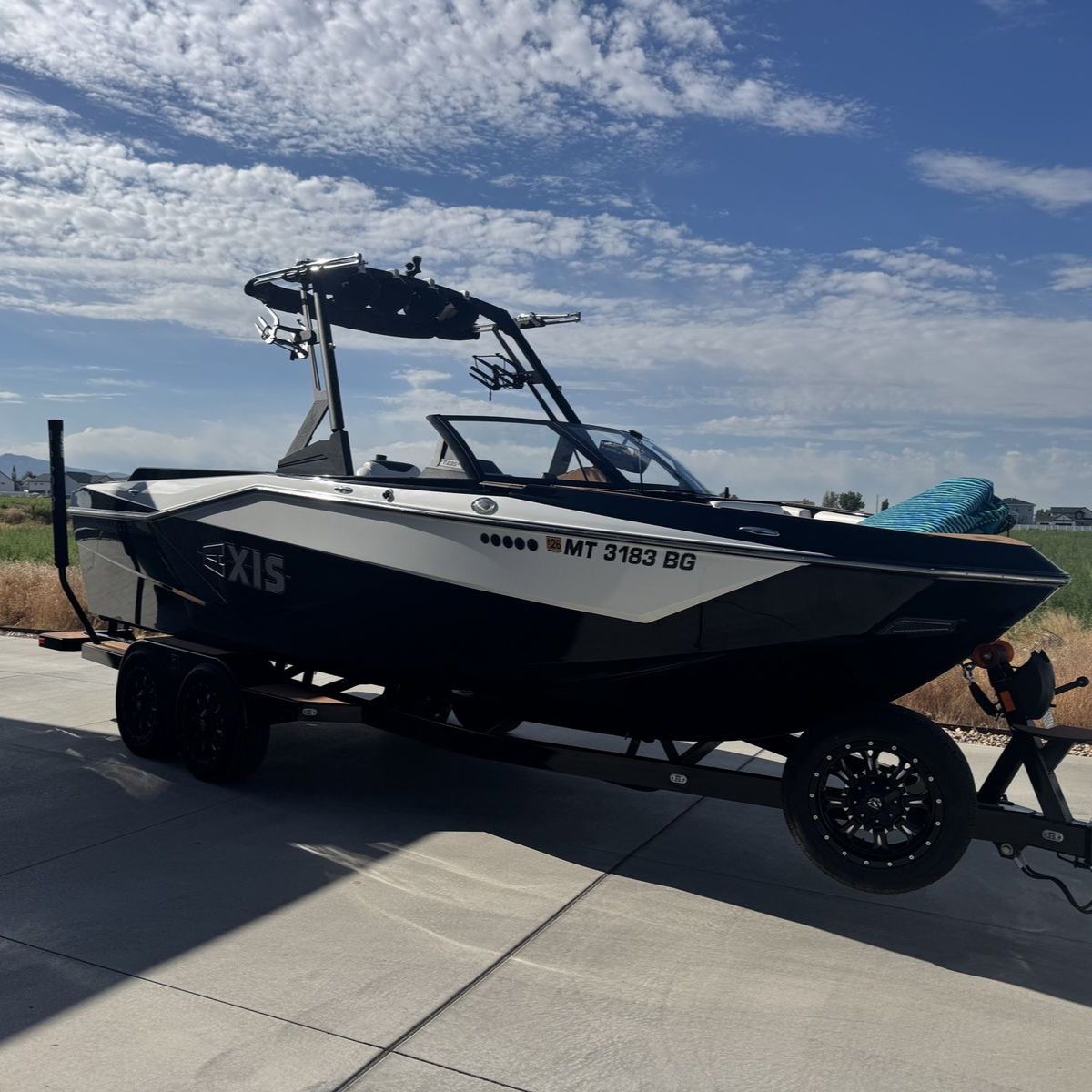 2024 Axis T235 Wake/Surf Boat - Black & White, Excellent Condition with Trailer