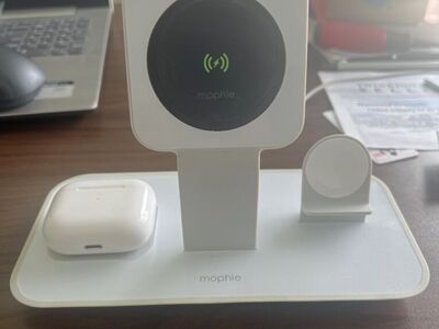 Mophie Magnetic Wireless Charger 3 In 1