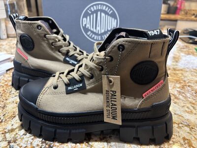 Women's 6.5 High Top Boots by Palladium