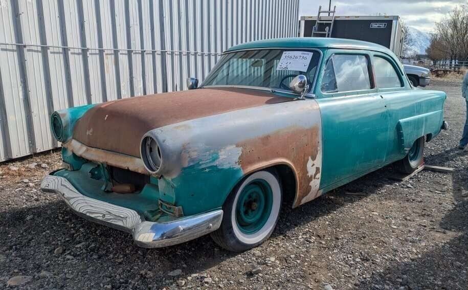 WTB 1953 Ford crestline/customline body trim and