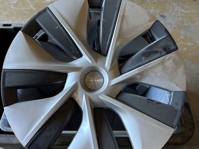 2023 Tesla model Y long range hub caps