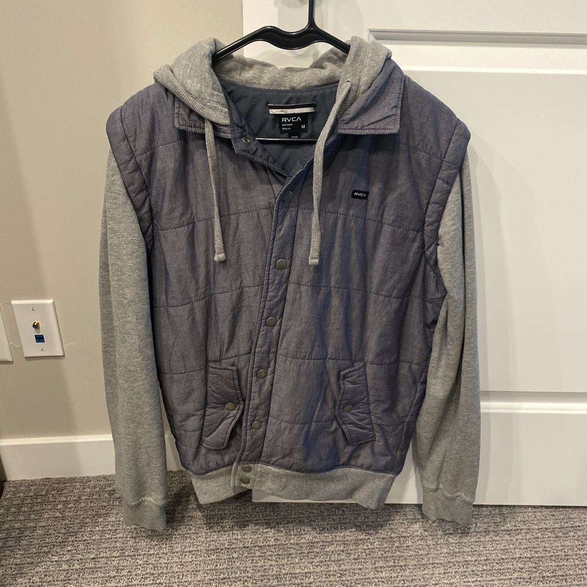 Men’s RVCA hooded vest puffer - jacket - Medium -  Back to School- like new