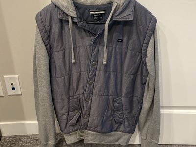 Men’s RVCA hooded vest puffer - jacket - Medium - Back to School- like new