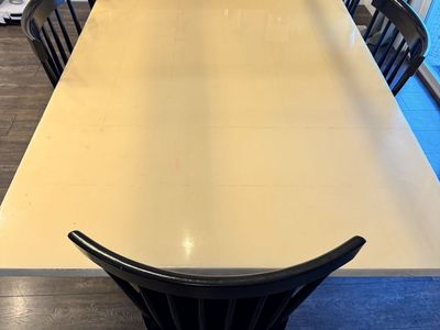 Large White Dining Table – Seats 6–8 (Solid wood)