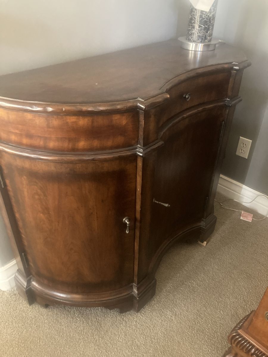 Demelune console