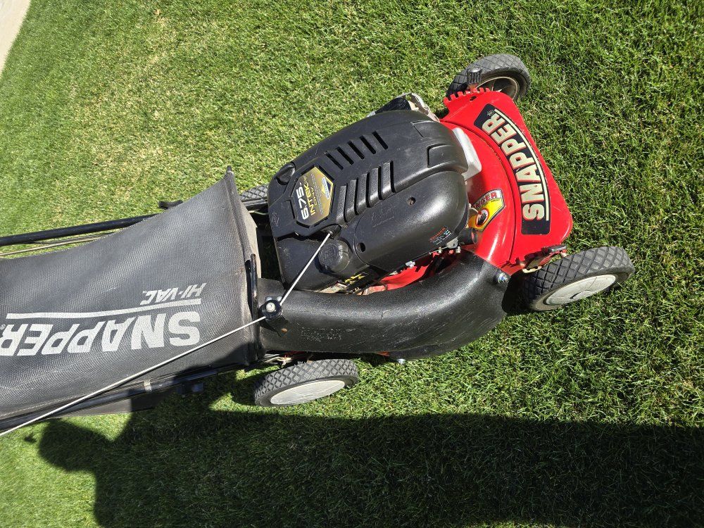 Snapper HiVac mower self propelled 6.75  intek eng