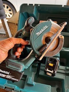 Makita Cordless 5 3/8 metal cutter